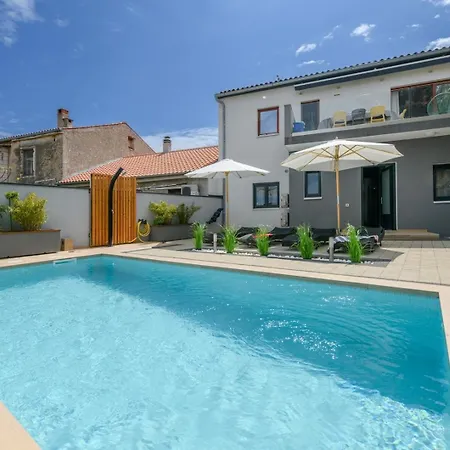 Casa de Férias Family Friendly House With A Swimming Pool - 26941