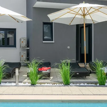 Casa de Férias Family Friendly House With A Swimming Pool - 26941
