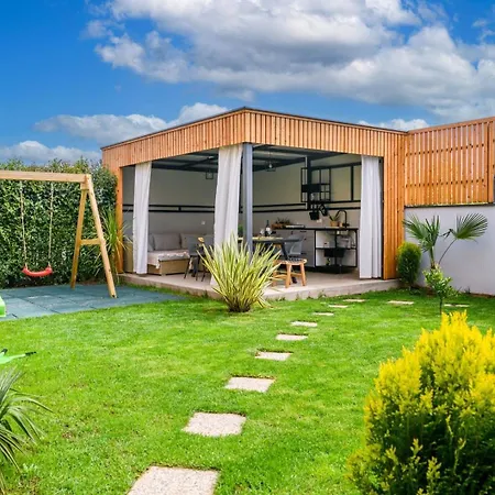 Family Friendly House With A Swimming Pool - 26941