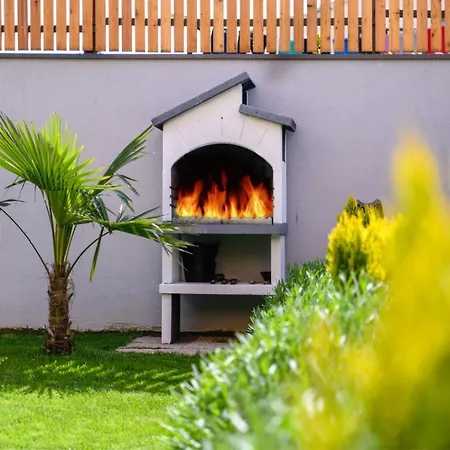 Family Friendly House With A Swimming Pool - 26941