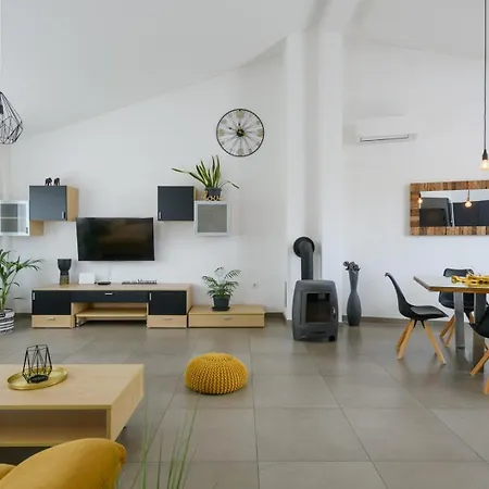 Casa de Férias Family Friendly House With A Swimming Pool - 26941 Pula