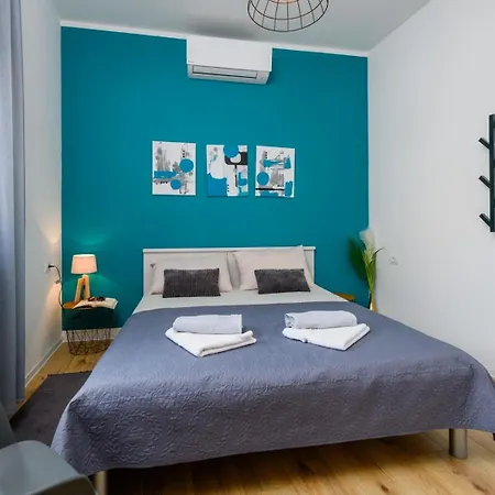 Family Friendly House With A Swimming Pool - 26941