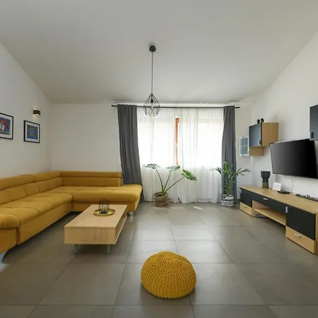 Family Friendly House With A Swimming Pool - 26941 Prázdninový dům *